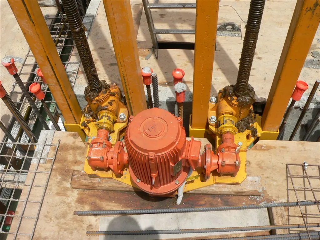 Swl Trapezoidal Ball Mechanical Lift Elevator Hydraulic Worm Bevel Gear Screw Jack Gearbox for Construction Jump Form Scaffolding System Lifting Formwork